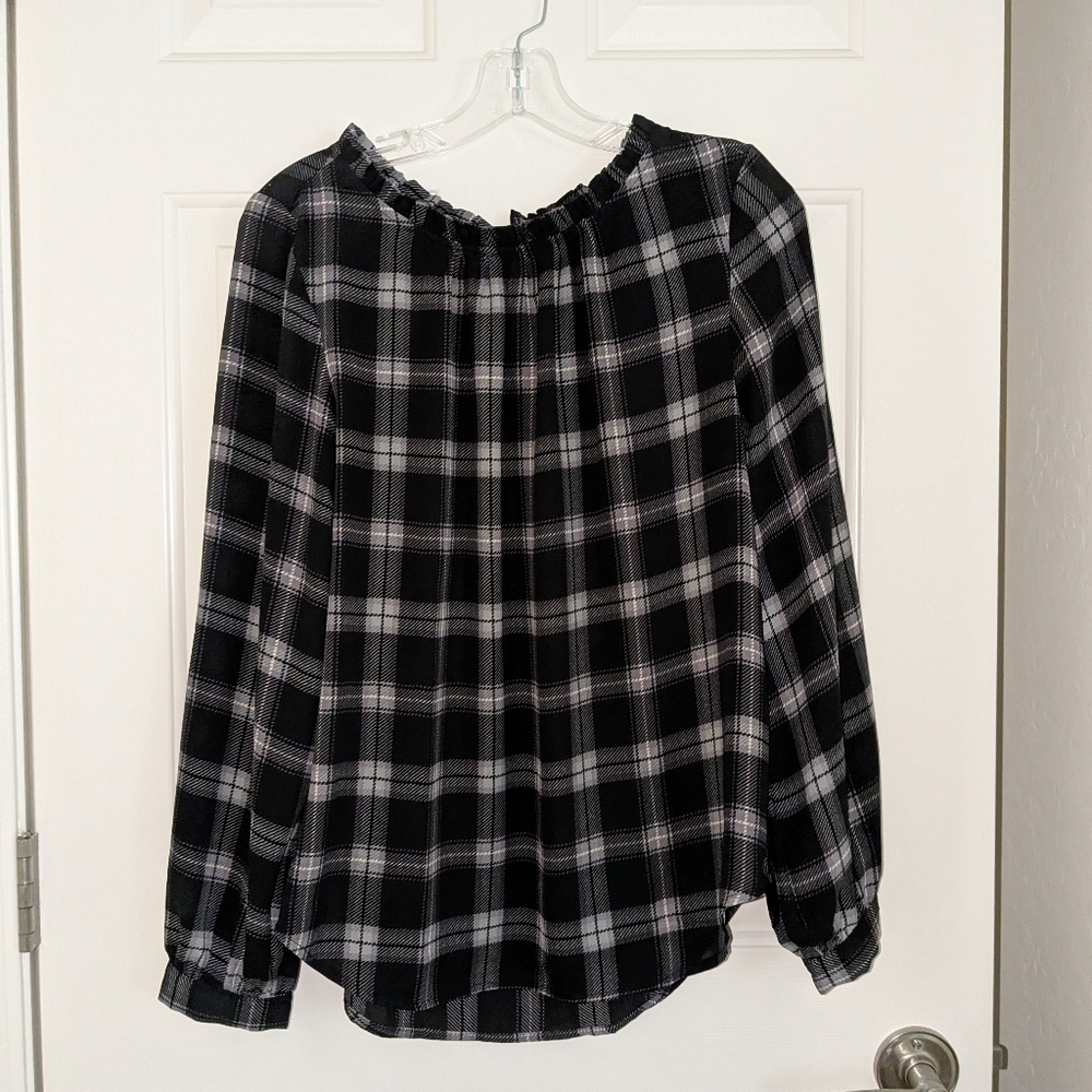 Ann Taylor Plaid Long Sleeve Top M Medium Black White Smocked Neckline Blouse